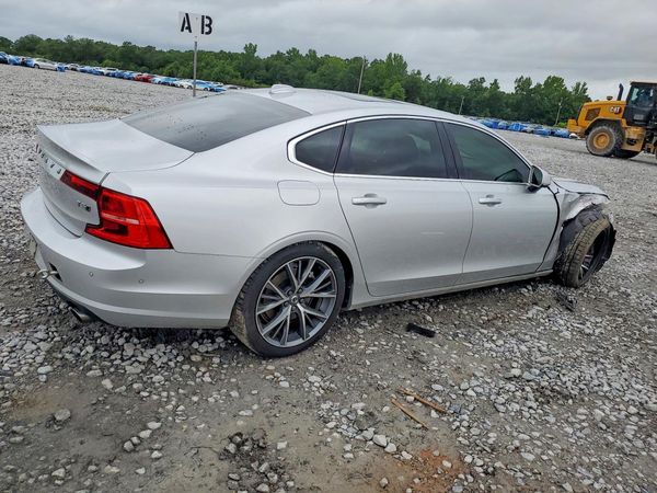 2018 VOLVO S90 Momentum — PSRA