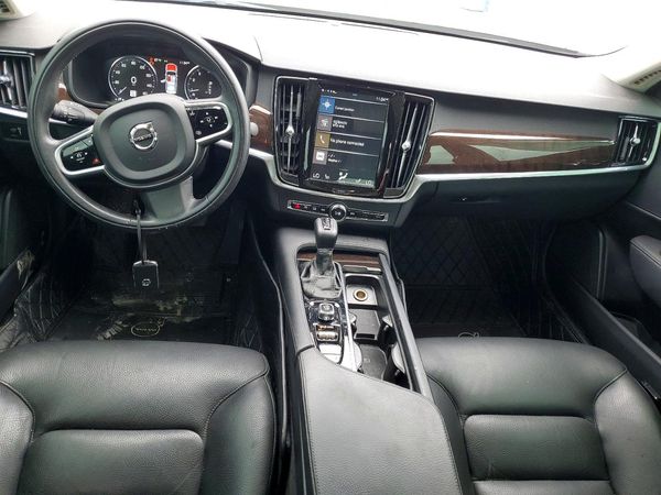 2018 VOLVO S90 Momentum — CKPT