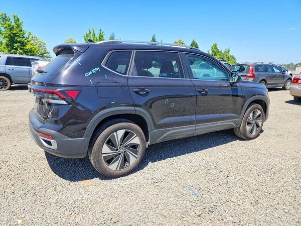 2025 VOLKSWAGEN TAOS 4Motion SE