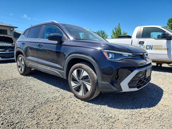 2025 VOLKSWAGEN TAOS 4Motion SE