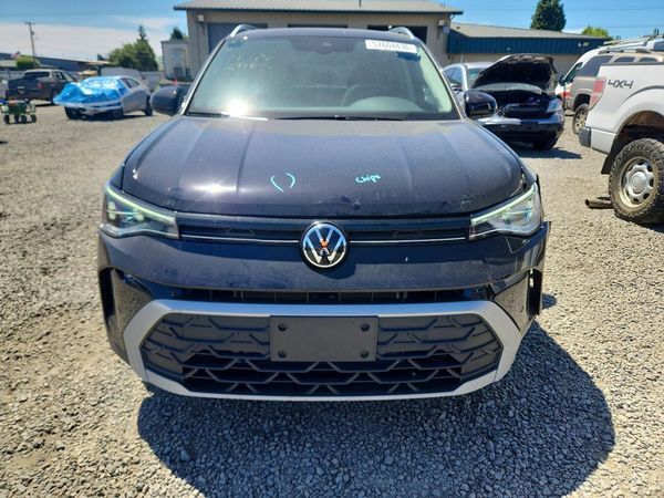 2025 VOLKSWAGEN TAOS 4Motion SE