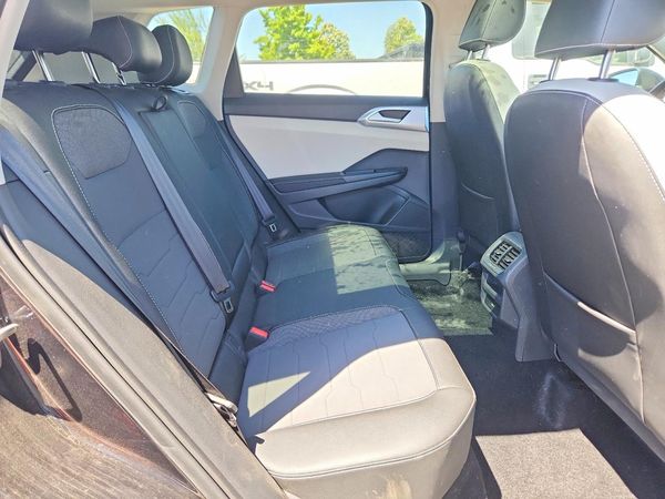 2025 VOLKSWAGEN TAOS 4Motion SE