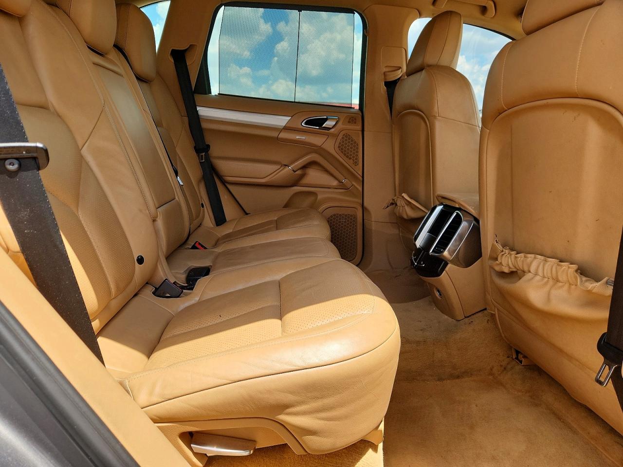 2011 PORSCHE CAYENNE
