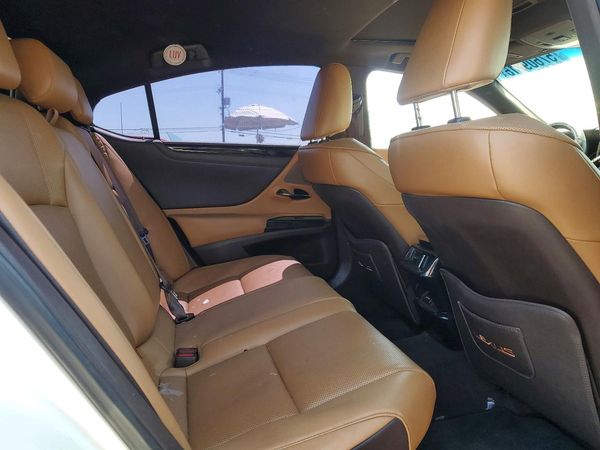 2020 LEXUS ES