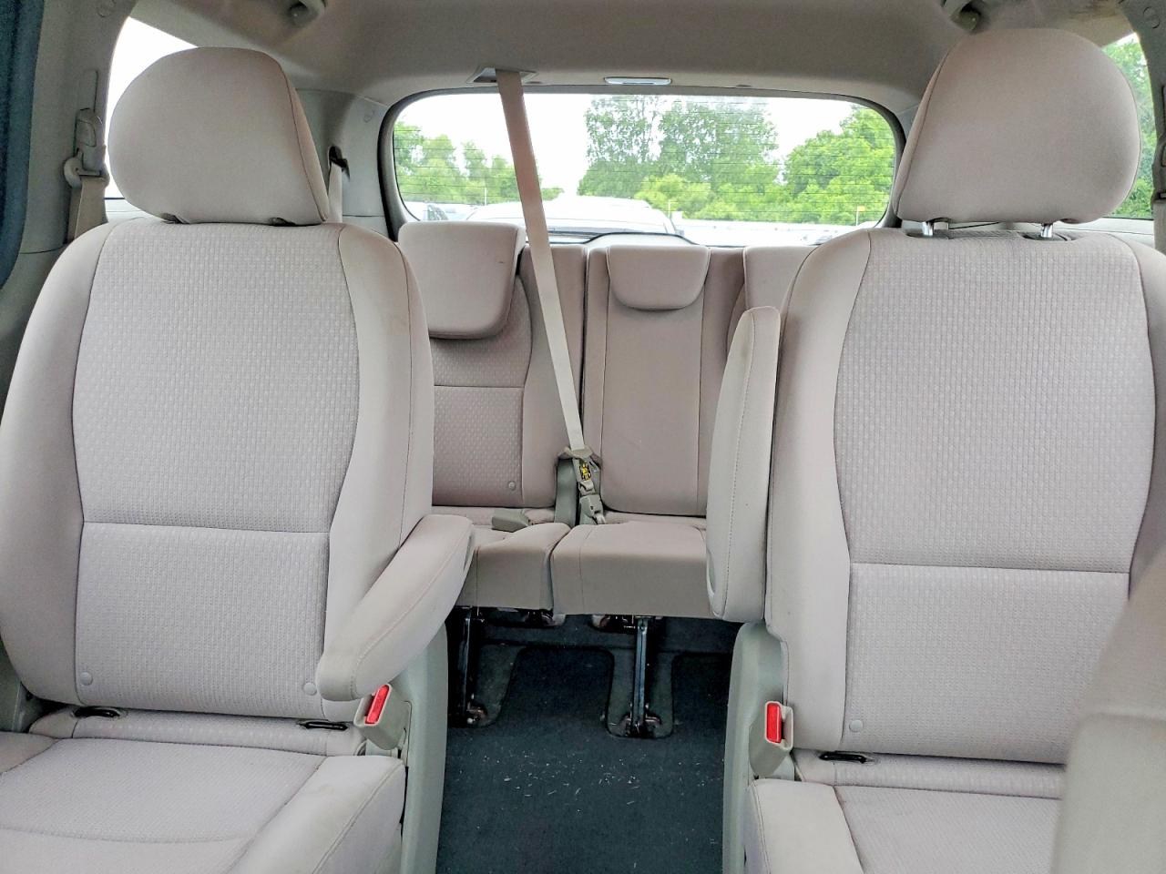 2016 KIA SEDONA L - Low level