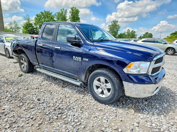 2017 RAM 1500 SLT QUAD CAB 4X4