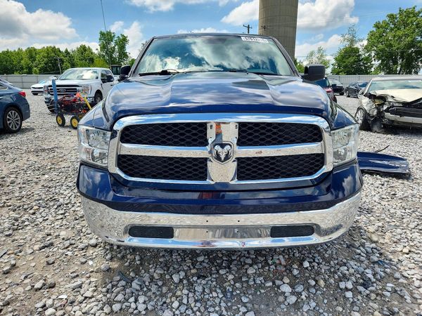 2017 RAM 1500 SLT QUAD CAB 4X4