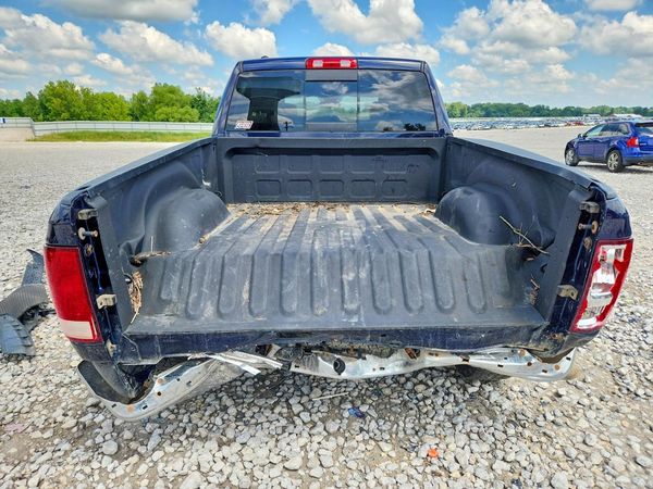 2017 RAM 1500 SLT QUAD CAB 4X4