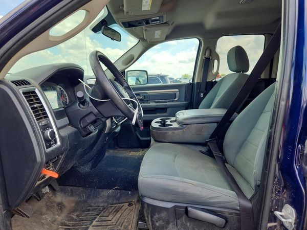 2017 RAM 1500 SLT QUAD CAB 4X4