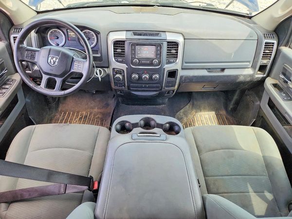 2017 RAM 1500 SLT QUAD CAB 4X4