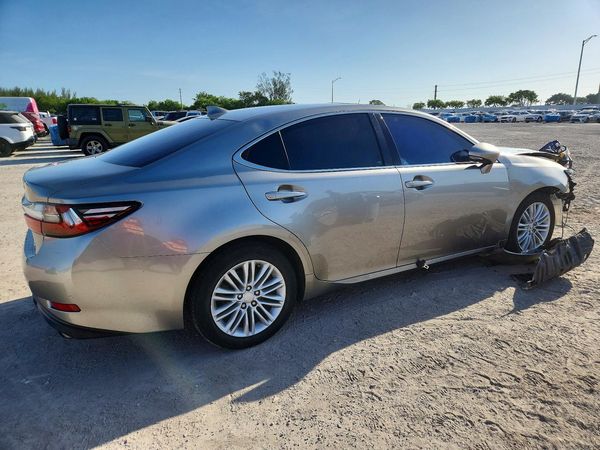 2017 LEXUS ES