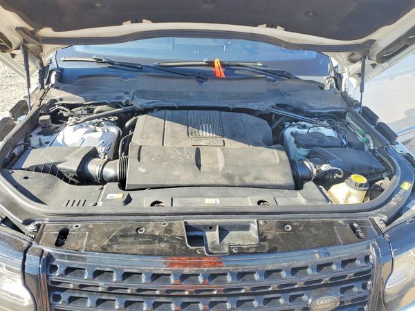 2017 LAND ROVER RANGEROVER — Engine bay