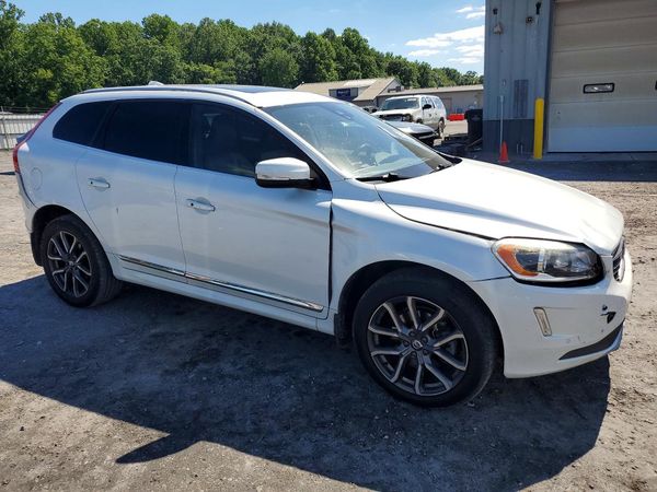2016 VOLVO XC60