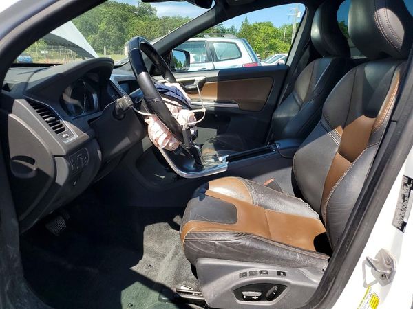 2016 VOLVO XC60