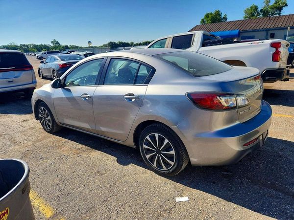 2013 MAZDA 3 SV/Base