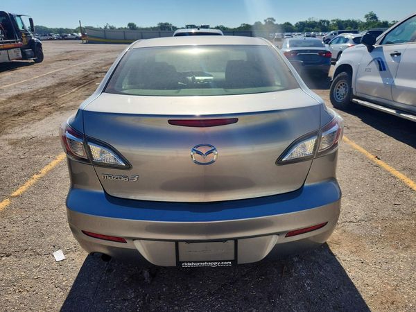 2013 MAZDA 3 SV/Base