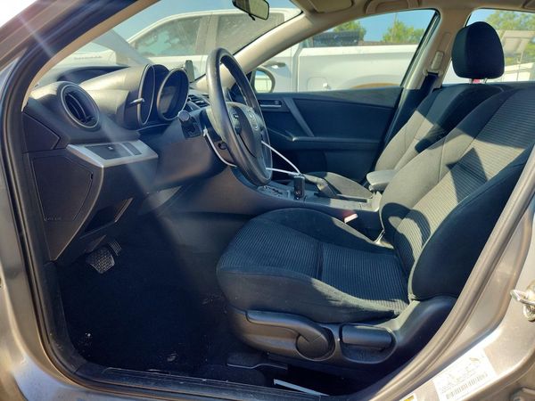 2013 MAZDA 3 SV/Base