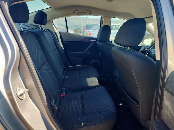 2013 MAZDA 3 SV/Base
