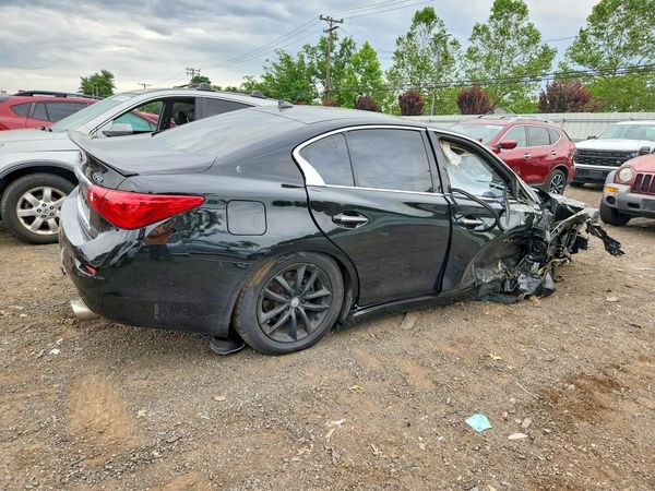 2015 INFINITI Q50