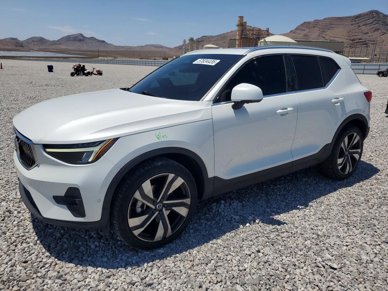 2023 VOLVO XC40 Ultimate Bright