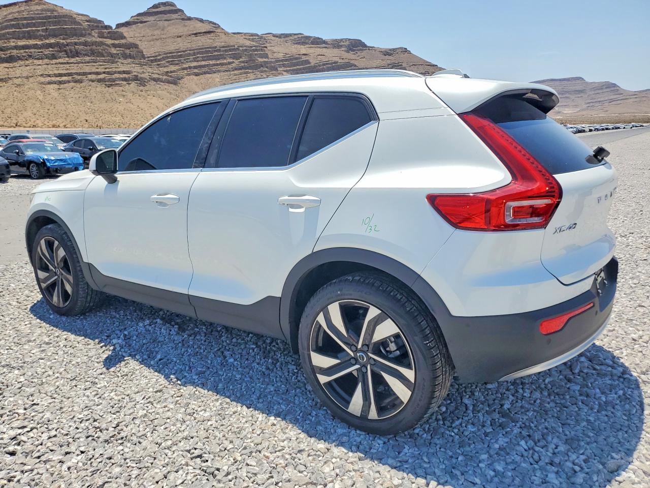 2023 VOLVO XC40 Ultimate Bright