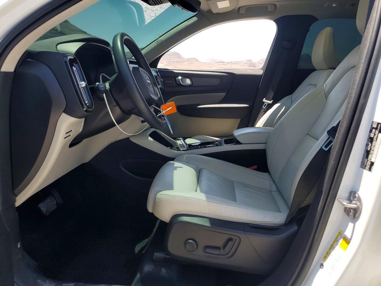 2023 VOLVO XC40 Ultimate Bright