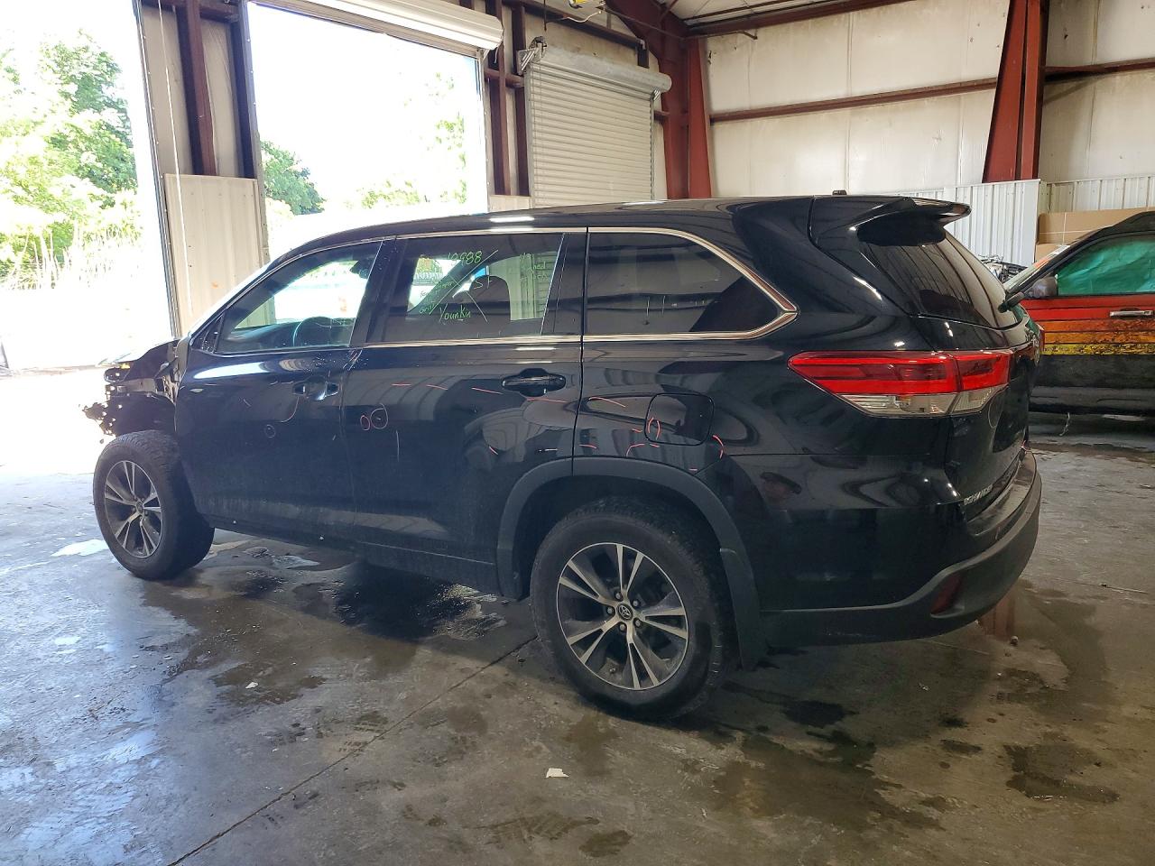 2018 TOYOTA HIGHLANDER LE/LE Plus