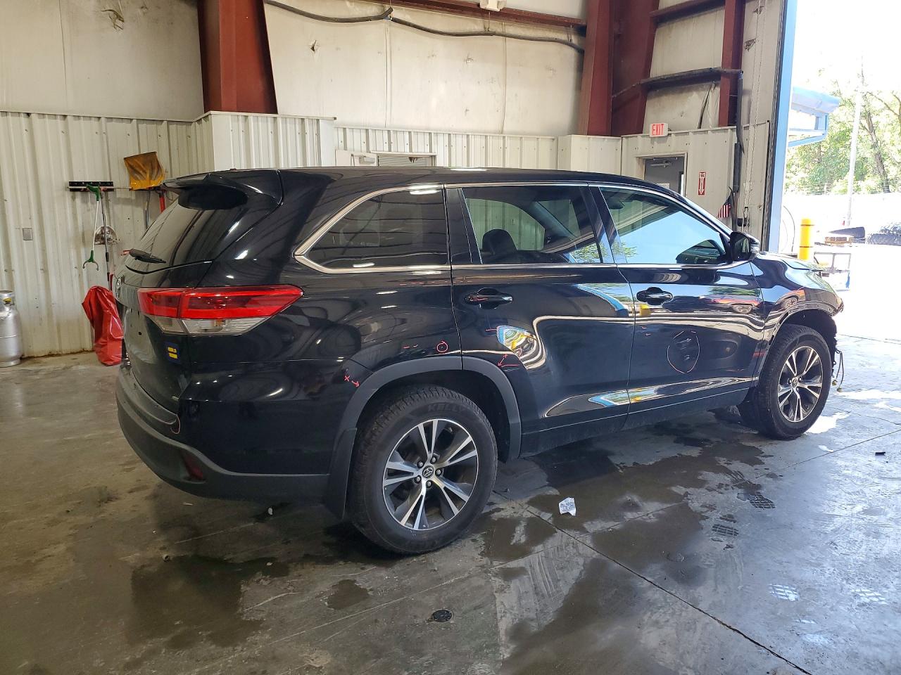 2018 TOYOTA HIGHLANDER LE/LE Plus
