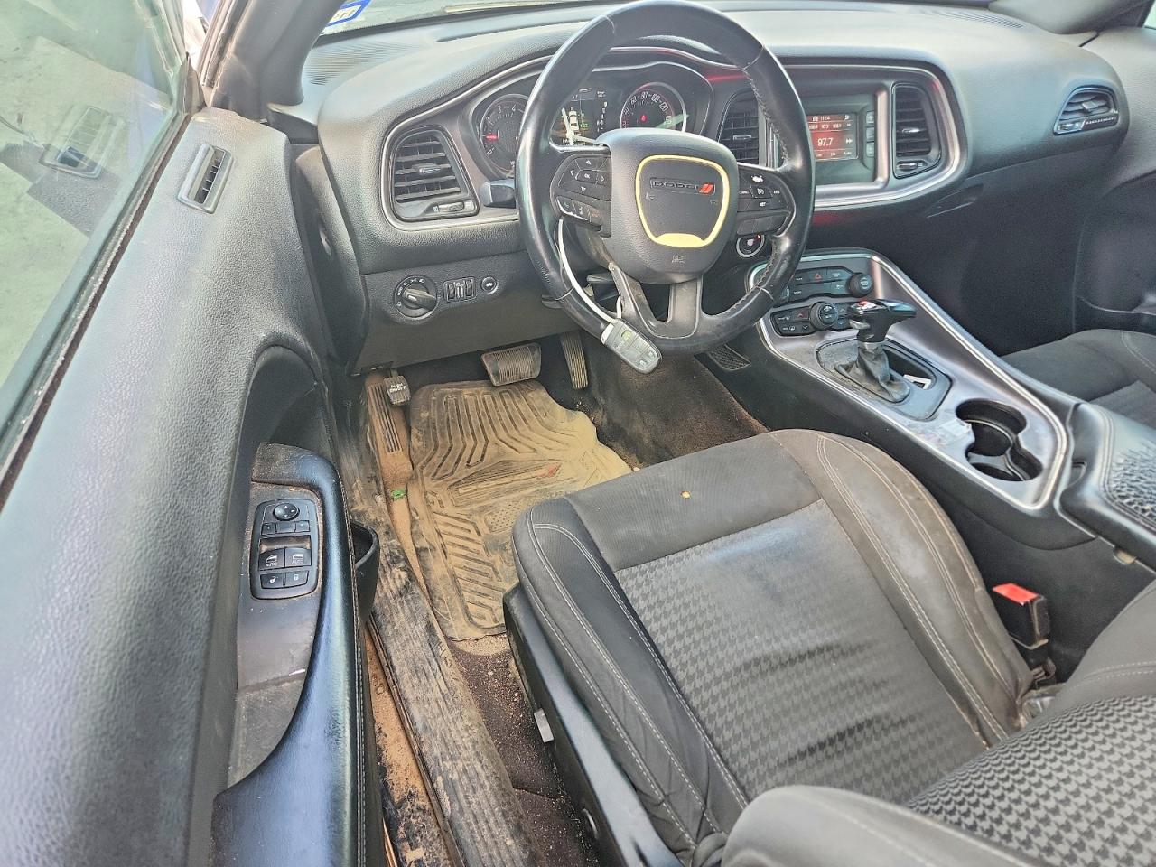 2017 DODGE CHALLENGER SXT