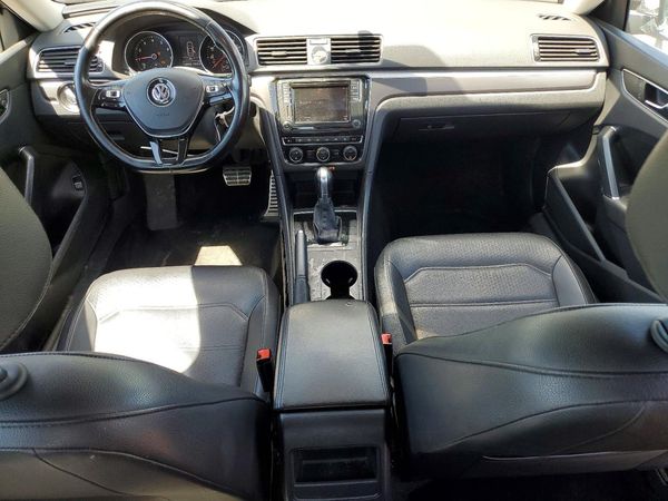 2017 VOLKSWAGEN PASSAT R-Line