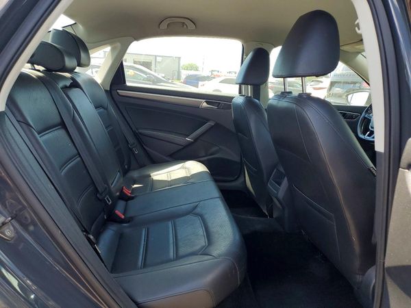 2017 VOLKSWAGEN PASSAT R-Line