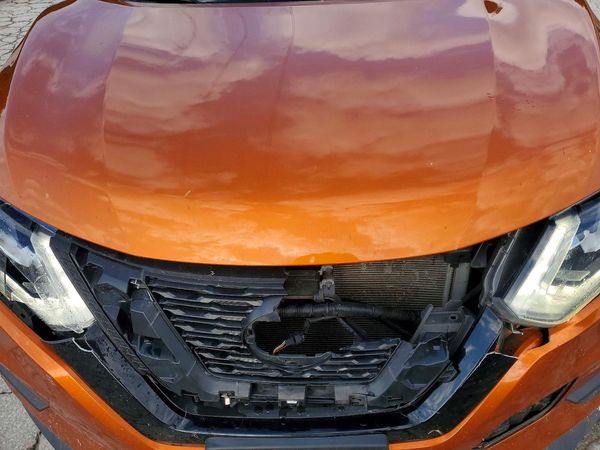 2018 NISSAN ROGUE — Engine bay