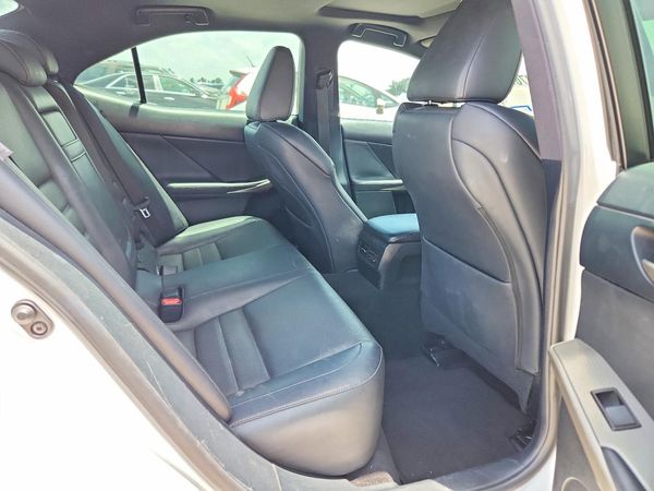 2017 LEXUS IS