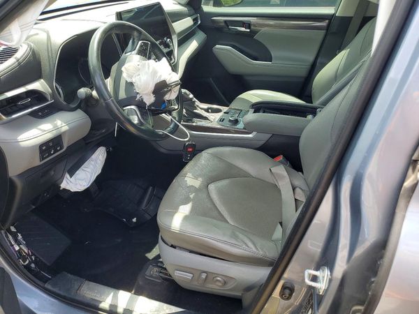 2021 TOYOTA HIGHLANDER Platinum