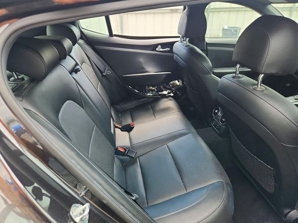 2020 KIA STINGER Base
