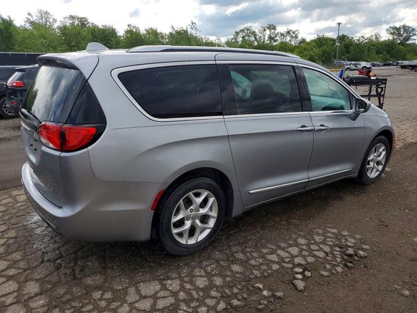 2017 CHRYSLER PACIFICA Touring L Plus