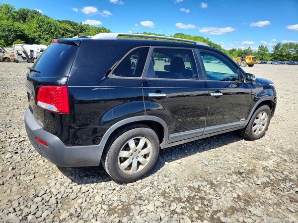 2013 KIA SORENTO Base / LX