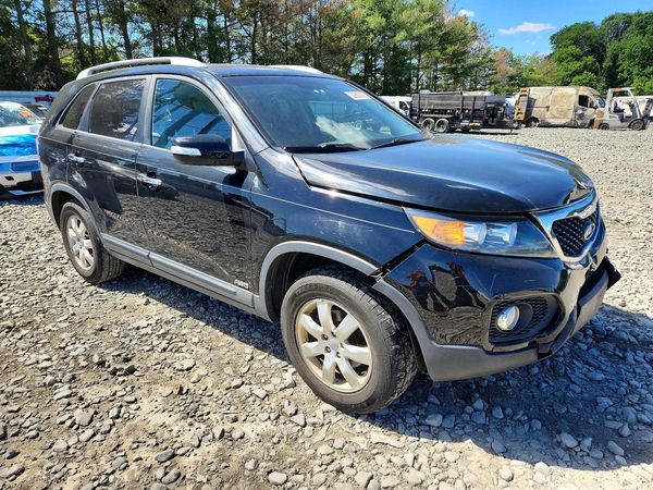 2013 KIA SORENTO Base / LX