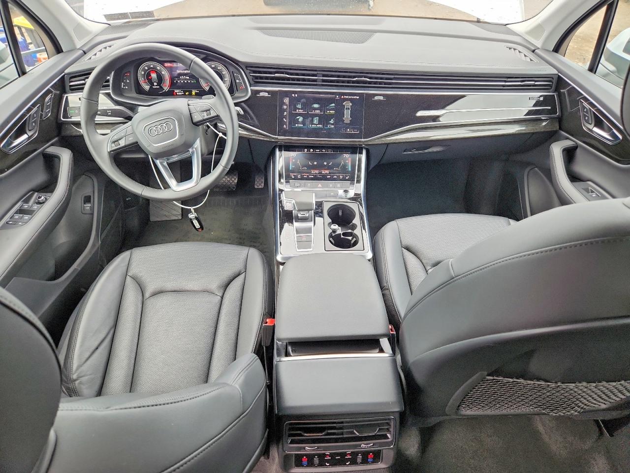 2023 AUDI Q7 quattro Premium Plus