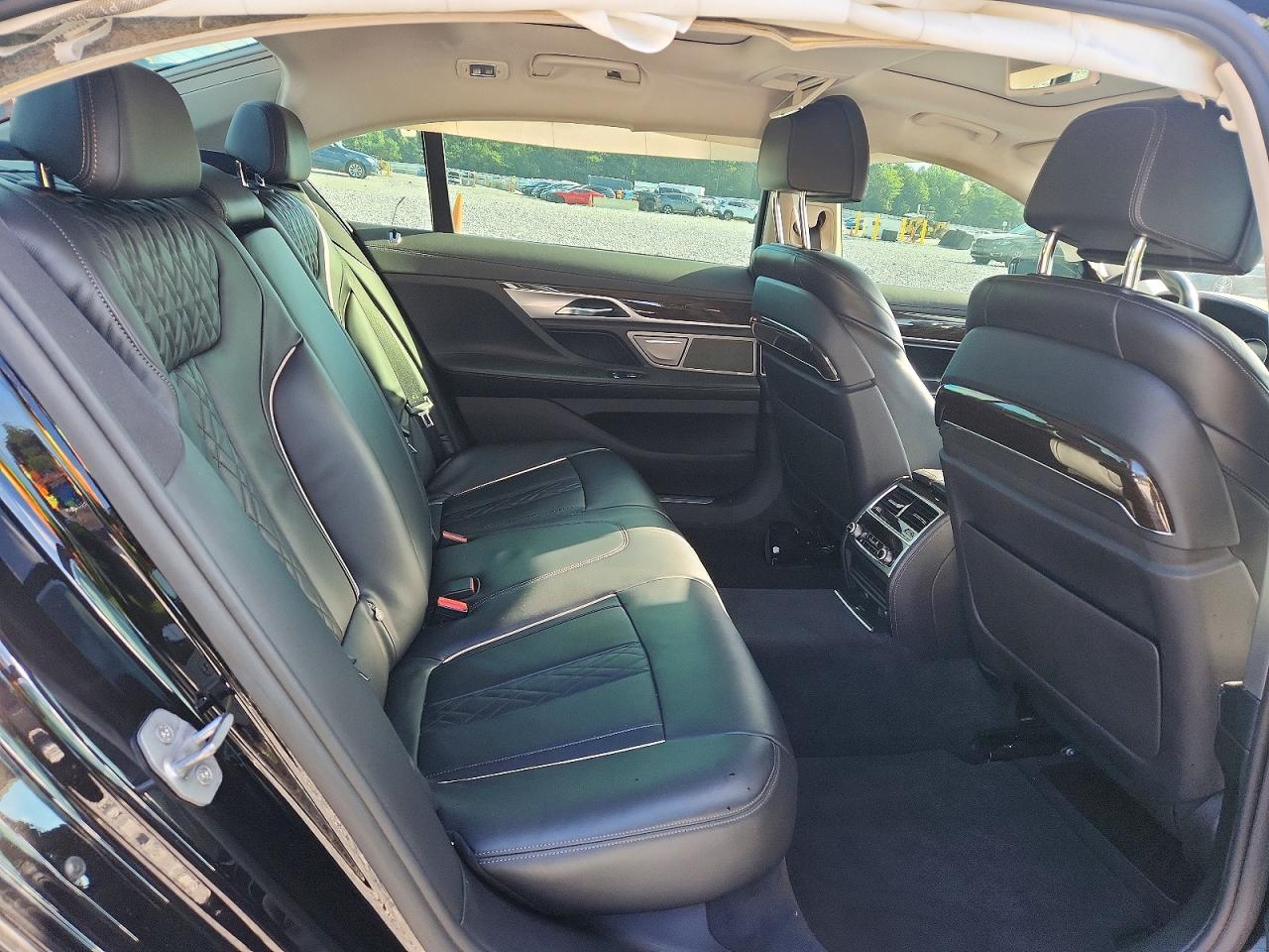 2016 BMW 750 xDrive