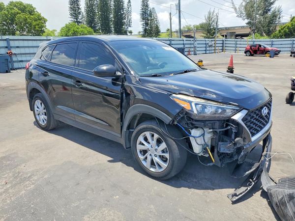 2020 HYUNDAI TUCSON SE