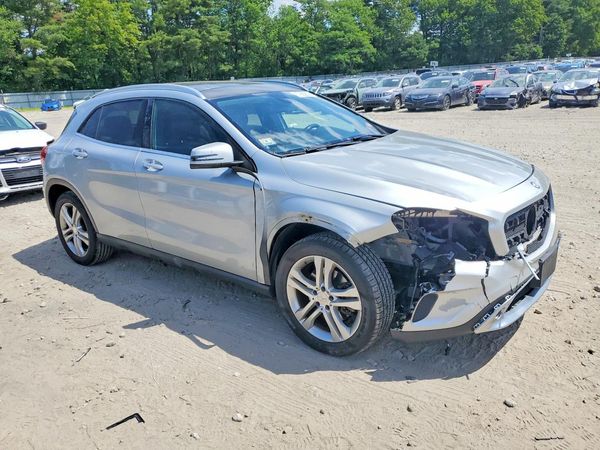 2015 MERCEDES-BENZ GLA