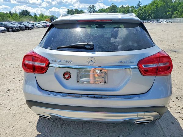 2015 MERCEDES-BENZ GLA