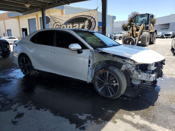 2020 TOYOTA CAMRY XSE