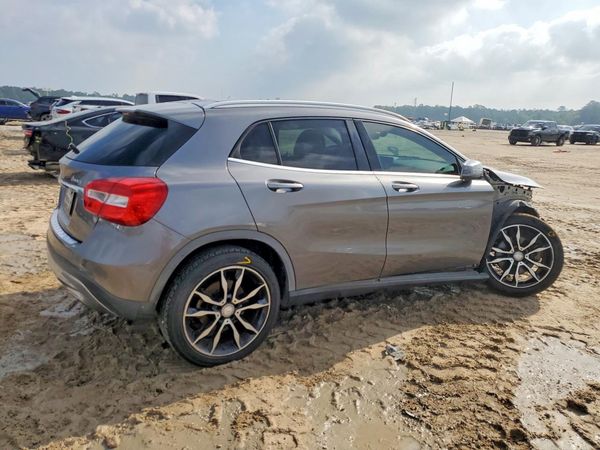 2015 MERCEDES-BENZ GLA