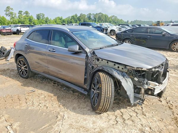 2015 MERCEDES-BENZ GLA