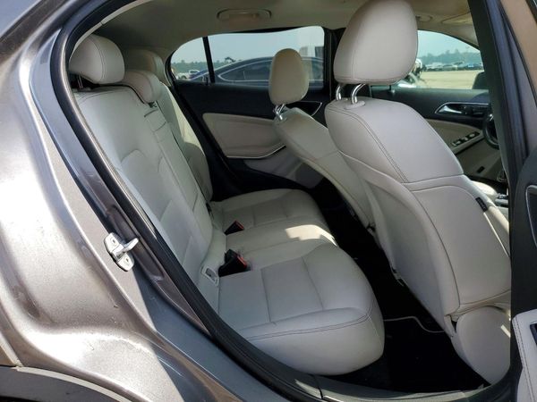 2015 MERCEDES-BENZ GLA