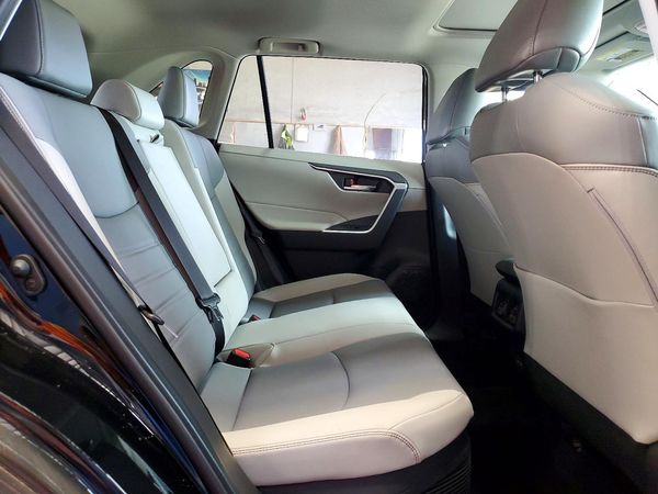 2022 TOYOTA RAV4 XLE Premium