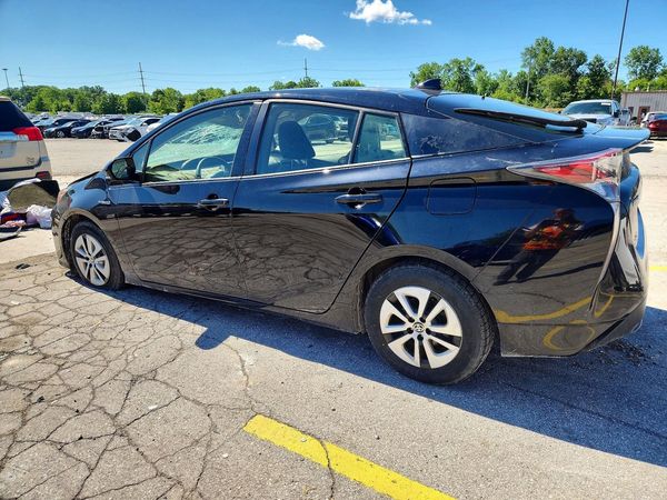2016 TOYOTA PRIUS