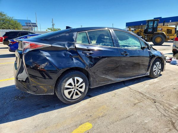 2016 TOYOTA PRIUS